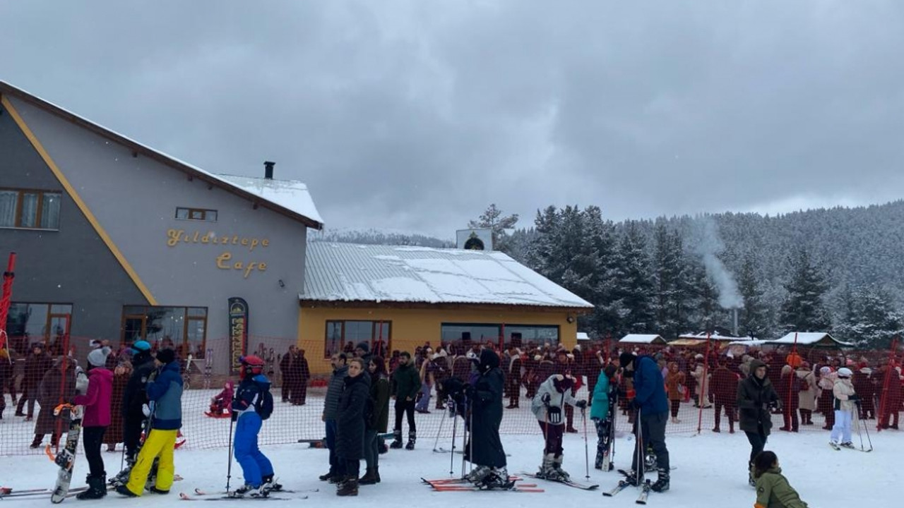 Yıldıztepe Kayak Merkezi'nde tatil yoğunluğu sürüyor