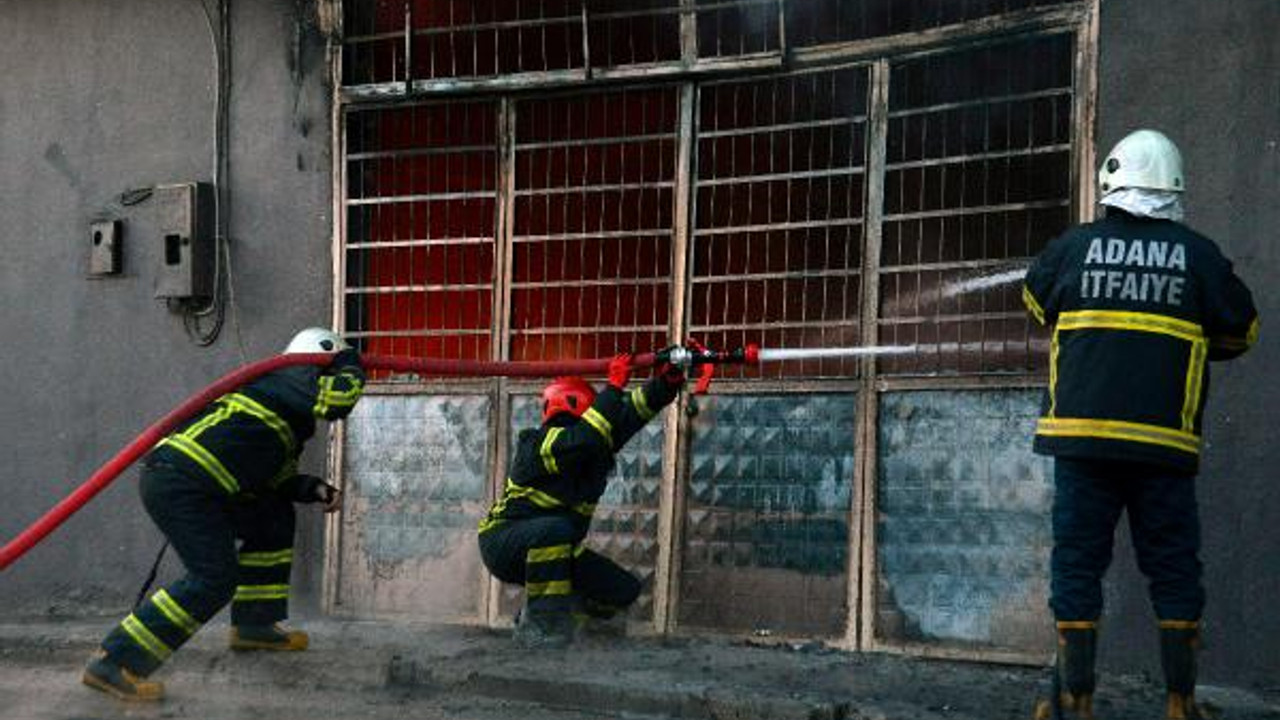 Adana'da sünger fabrikasında yangın (2)