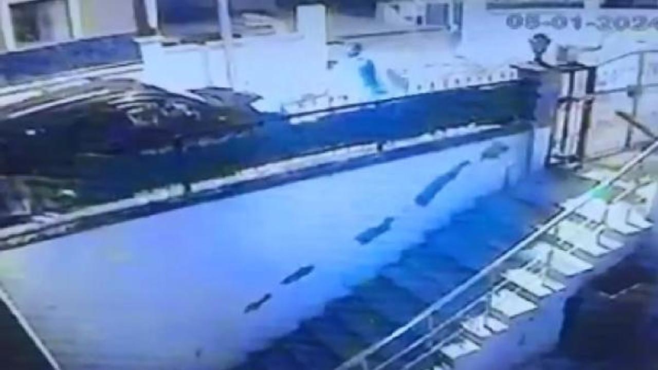 Beylikdüzü'nde park halindeki araçtan 400 bin liralık kıyafet çaldı