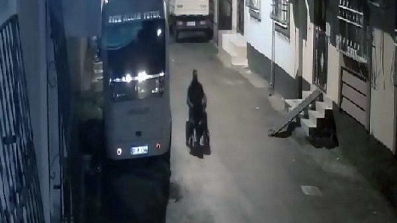 Çaldığı yürüme engellinin akülü tekerlekli sandalyesiyle gezip, hurda topladı