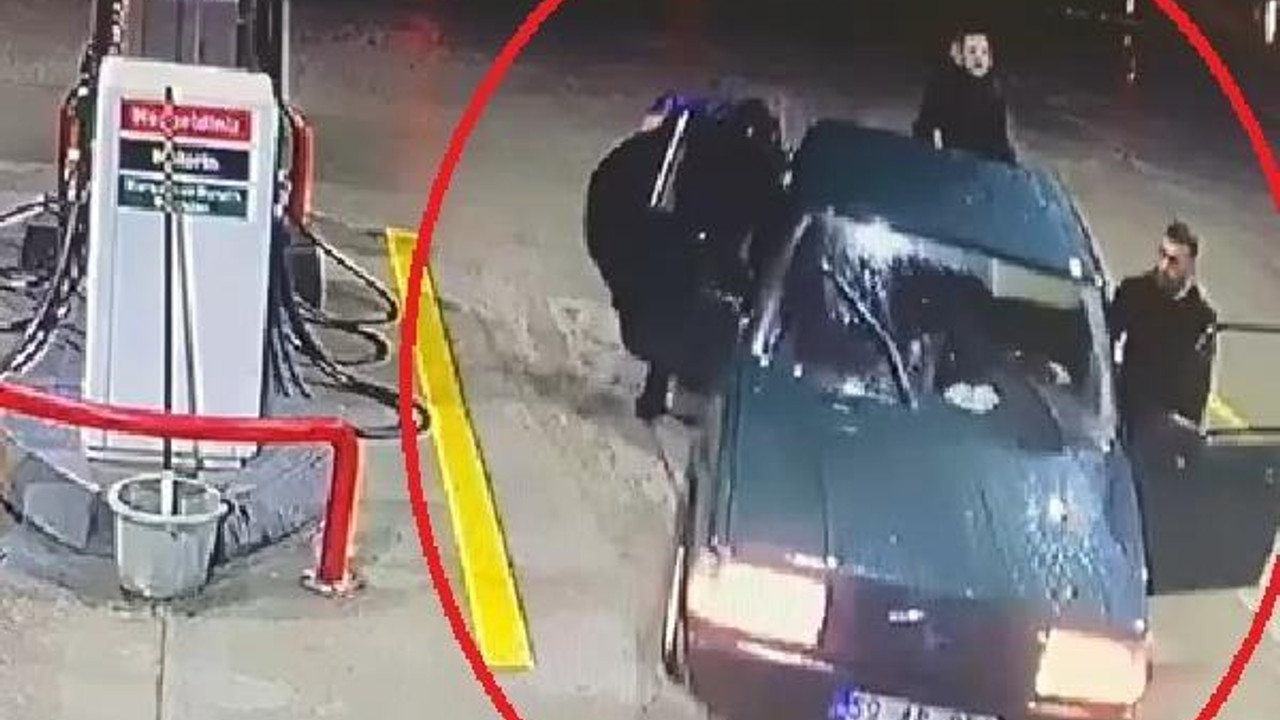 Çaldıkları otomobili, yakıtı bitince iterek götürdükleri akaryakıt istasyonunda yakalandılar