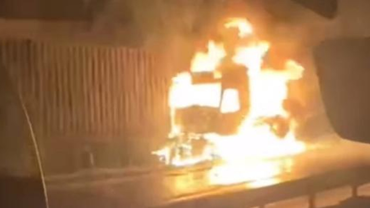 Erzincan’da zincirleme kaza yapan 3 TIR'dan biri yandı: 3 yaralı