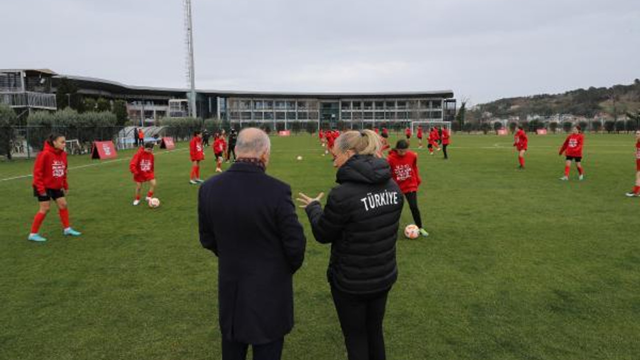 Geleceğin Yıldız Kızları Projesi'nin U15 hazırlık kampı başladı