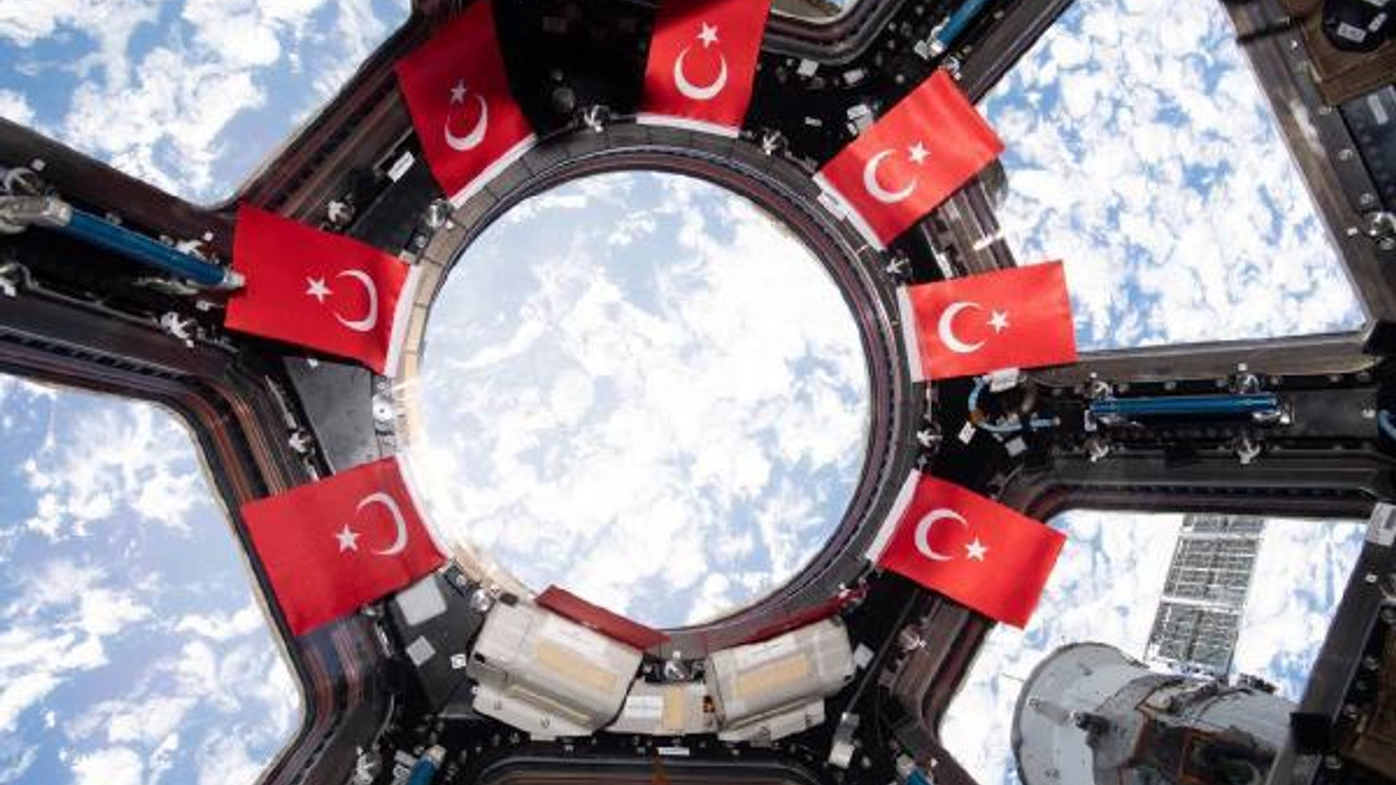 Gezeravcı’dan Türk bayraklı paylaşım