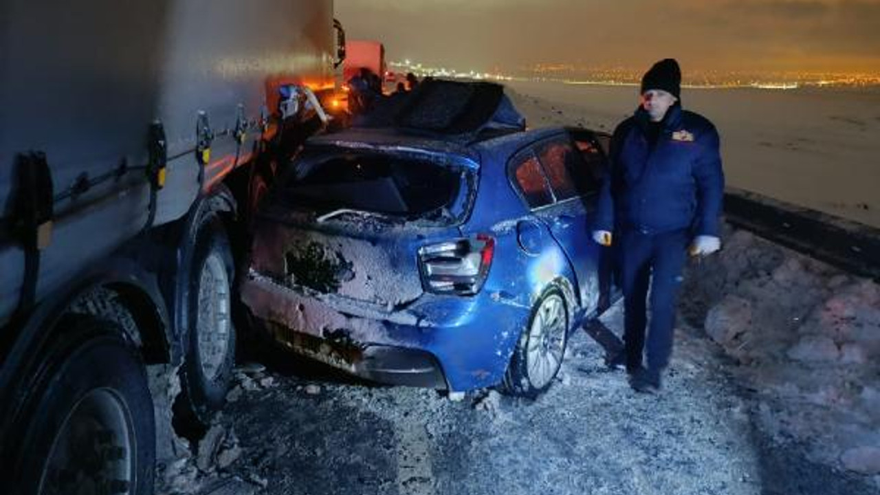 Iğdır’da karlı yolda kayan otomobil TIR'a çarptı: 1 ölü, 1 yaralı