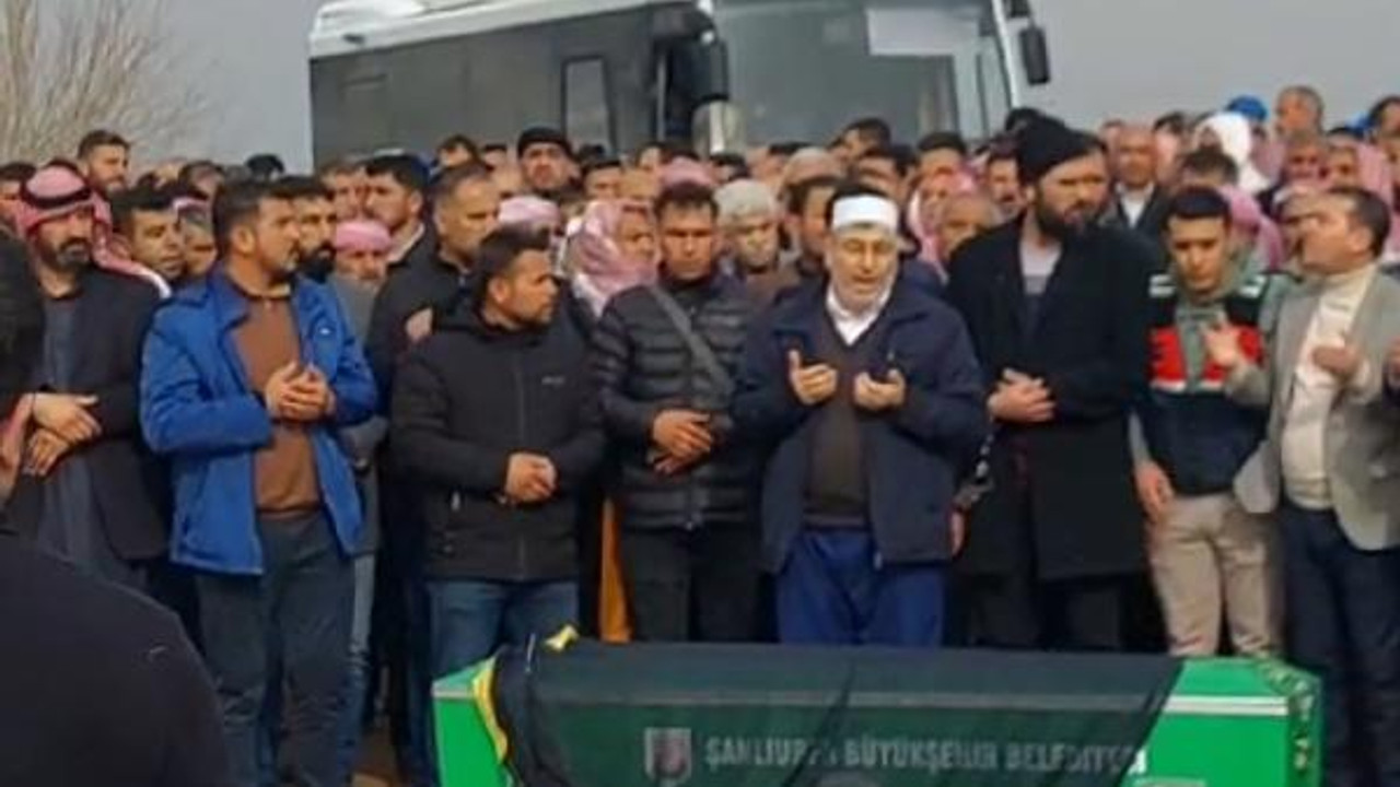 İran'a uçak kaçırmak isteyen hava korsanı, 17 yıl sonra babasının cenazesine katıldı