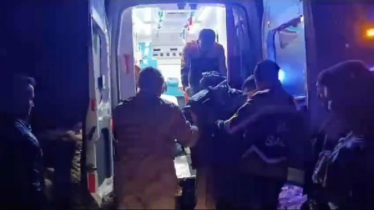 Kapanan yol 2 saatlik çalışma ile açıldı; hasta hastaneye götürüldü