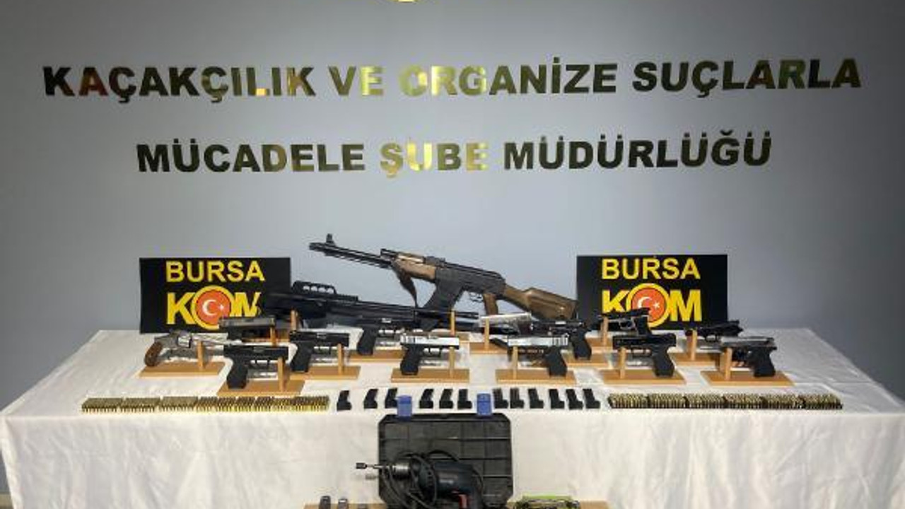 Kurusıkı tabancalardan imal ettikleri silahları piyasaya süren 2 şüpheliye gözaltı