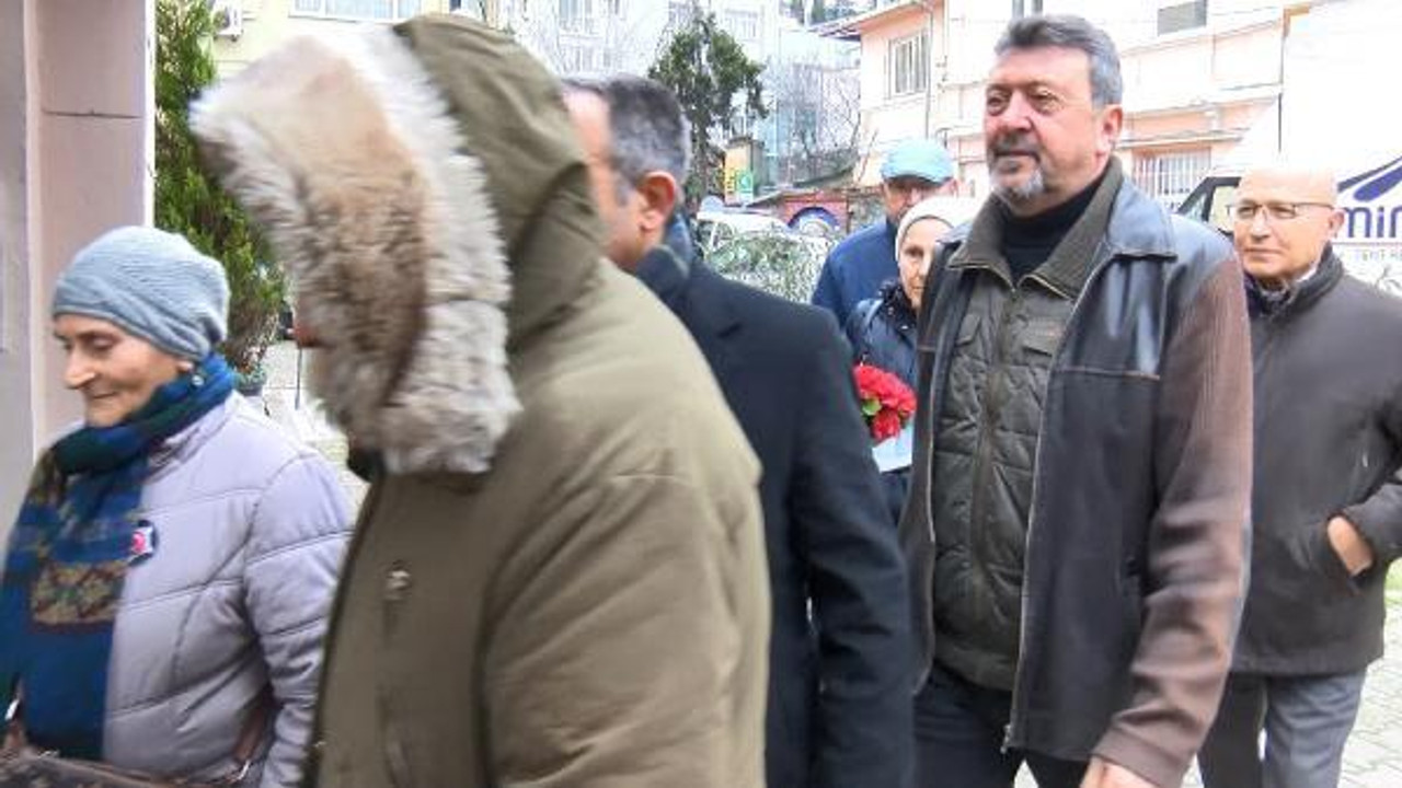 Sarıyer'de mahalleliden saldırıya uğrayan kiliseye 'geçmiş olsun' ziyareti