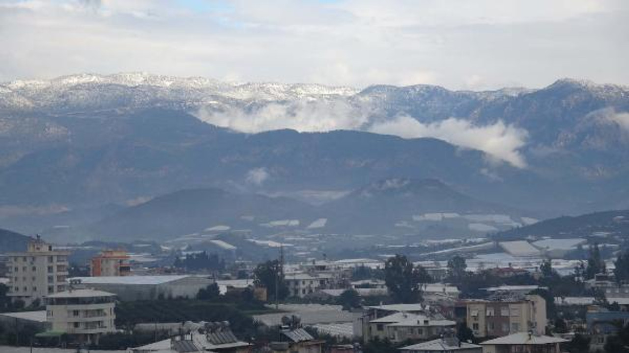 Toroslar beyaza büründü, üreticiye don uyarısı yapıldı
