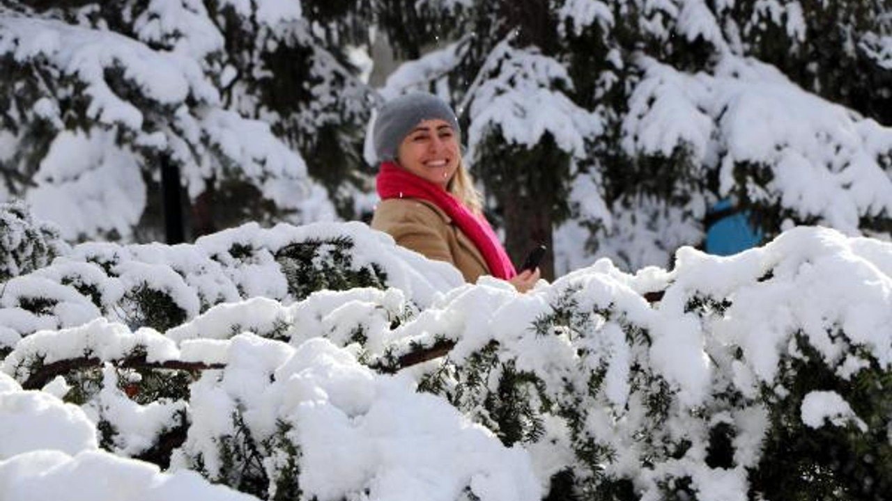Van'da 451 yerleşim yerinin yolu kardan kapandı