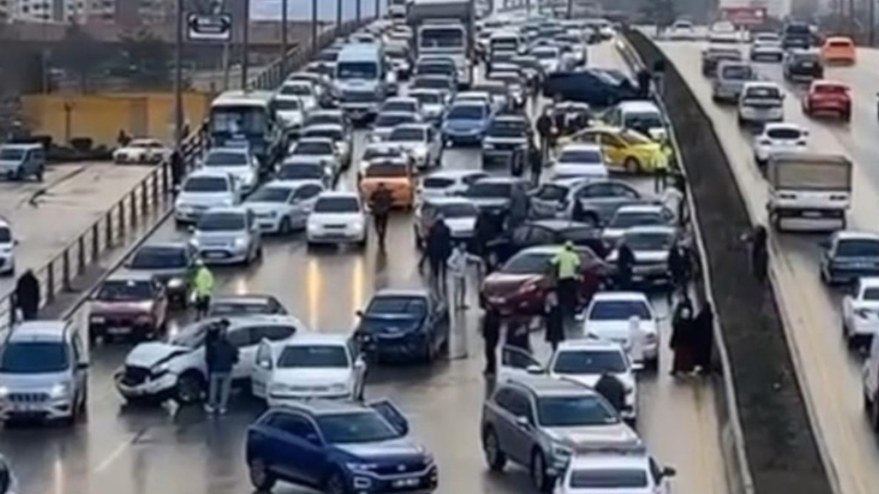 Ankara'da zincirleme kaza: 26 araç birbirine girdi