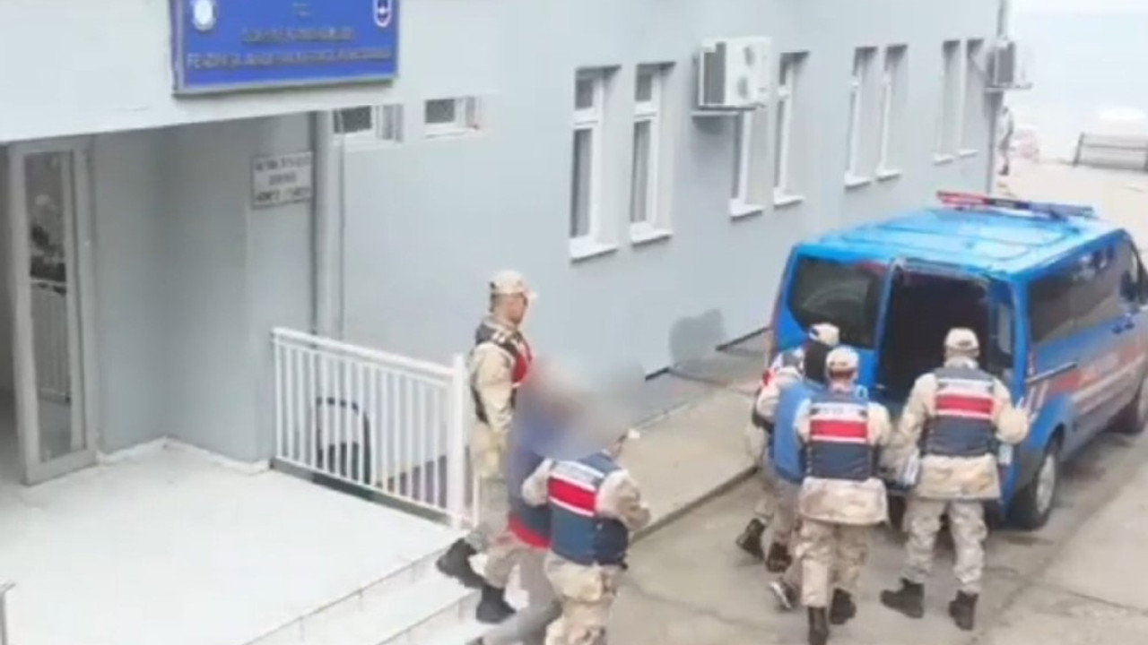 Jandarmadan tren raylarını çalan iki kişiye suçüstü
