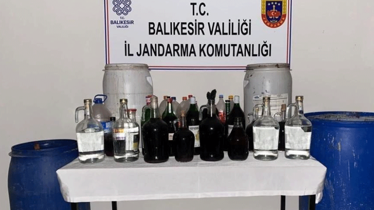 Balıkesir'de jandarma ekiplerinden suçlulara baskın