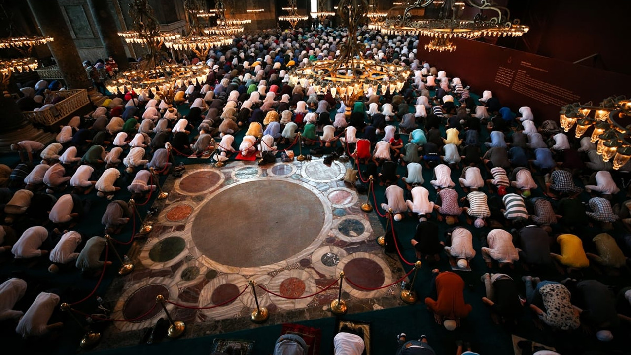 Bayram namazı saat kaçta kılınacak 2024? Diyanet İstanbul, Ankara, Bursa, İzmir tüm iller bayram namazı saatleri