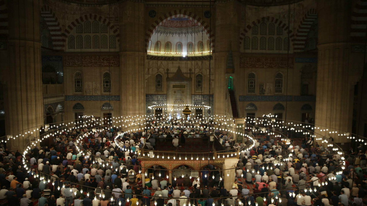 AKŞAM EZANI SAAT KAÇTA OKUNACAK? 2 Ocak 2025 Diyanet il il namaz vakitleri