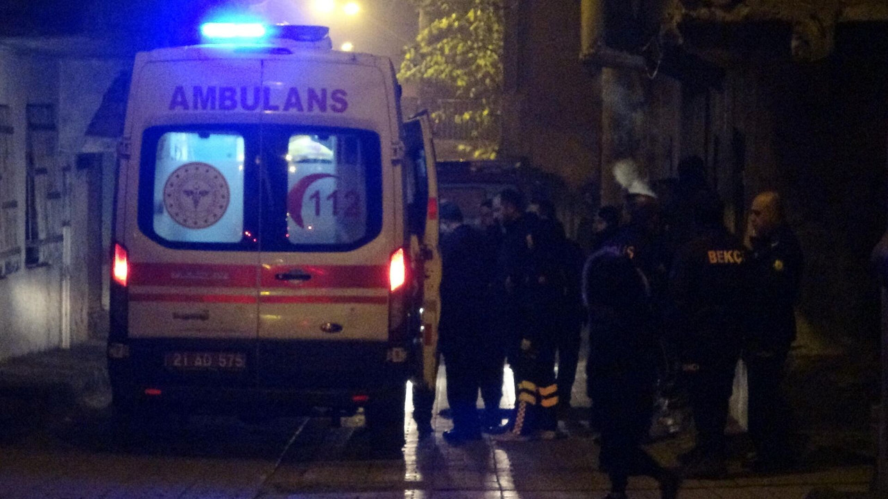 Adana'da minibüs devrildi çok sayıda kişi yaralandı