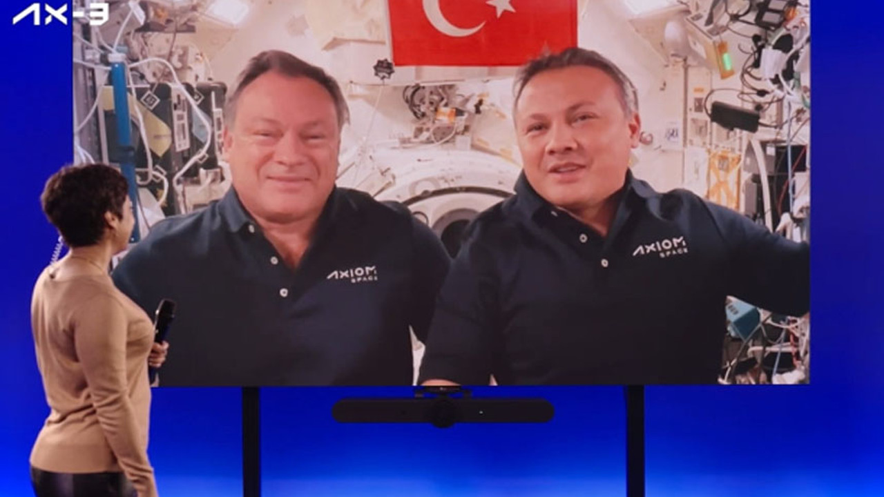 Uzaya çıkan Gezeravcı, götürdüğü eşyasıyla bir kez daha gururlandırdı
