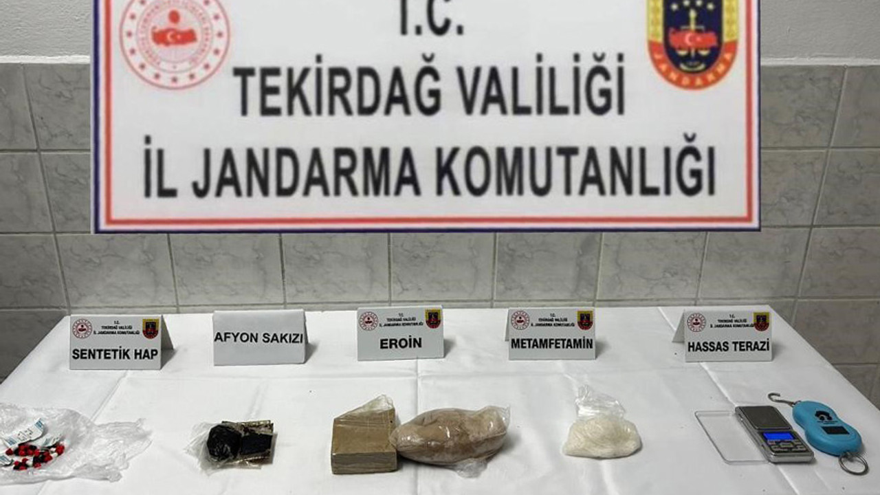 Evinden çeşit çeşit uyuşturucu çıktı
