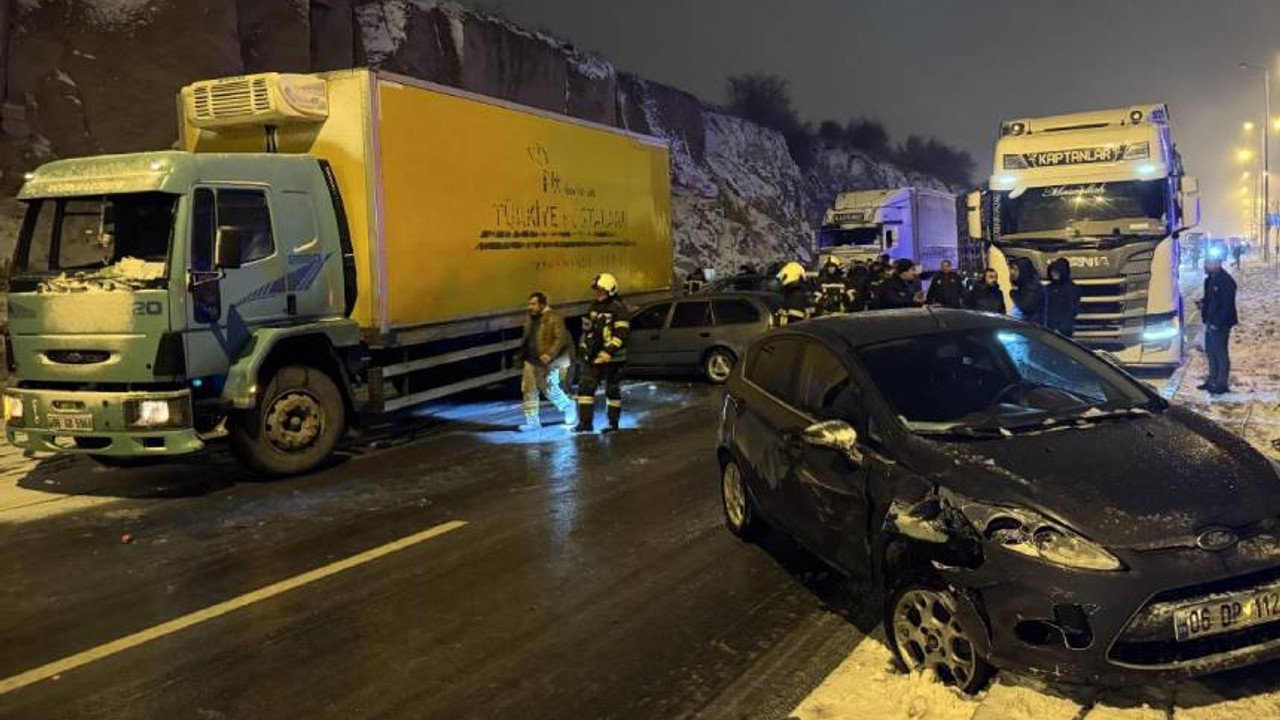 Kayseri'de 8 araç birbirine girdi: 5 yaralı