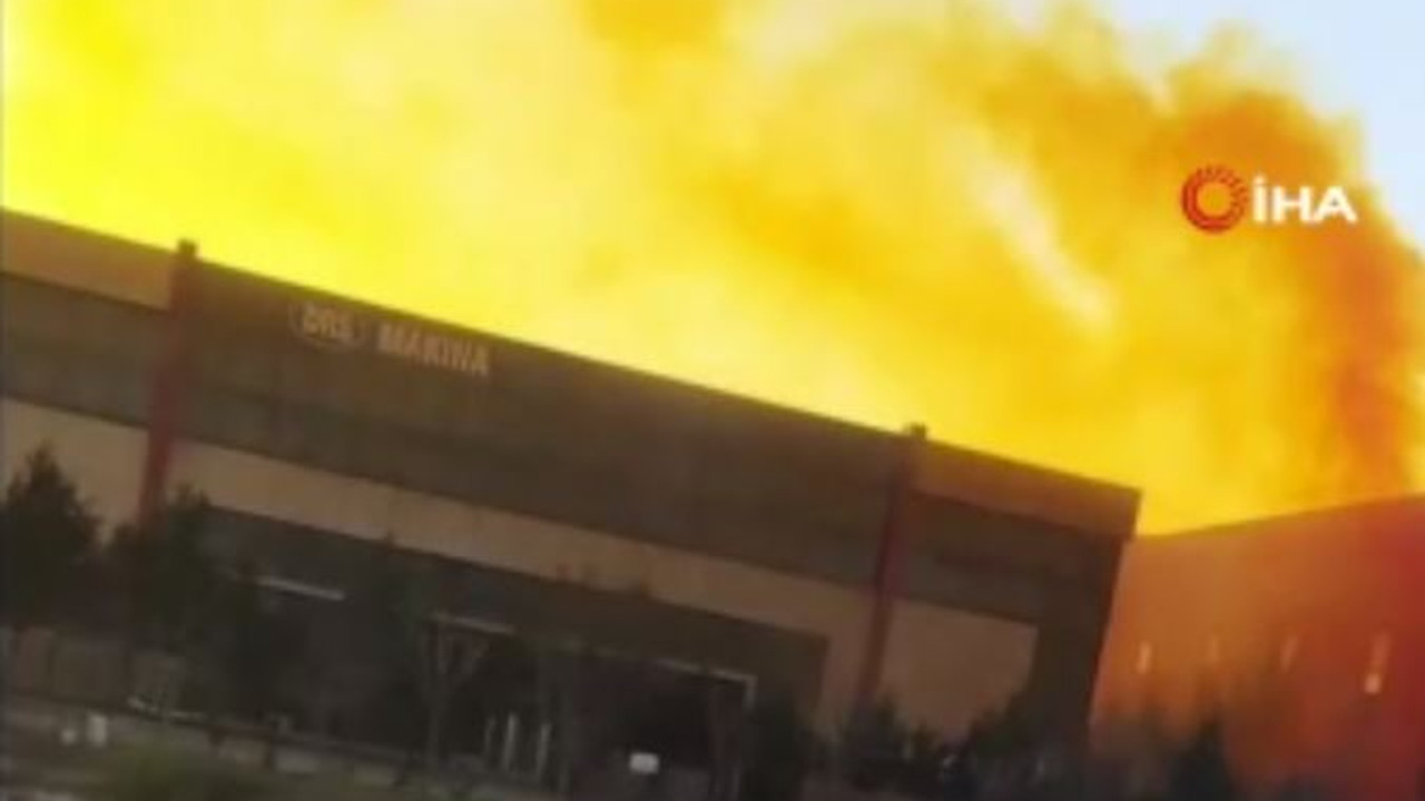 Organize Sanayi Bölgesi'nde kimyasal sızıntı alarmı: Gökyüzünü turuncu duman kapladı