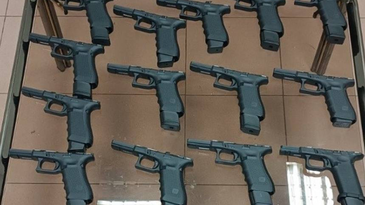 Gümrükte Türk vatandaşında 18 tabanca çıktı: "Çocuklara oyuncak olsun diye aldım"