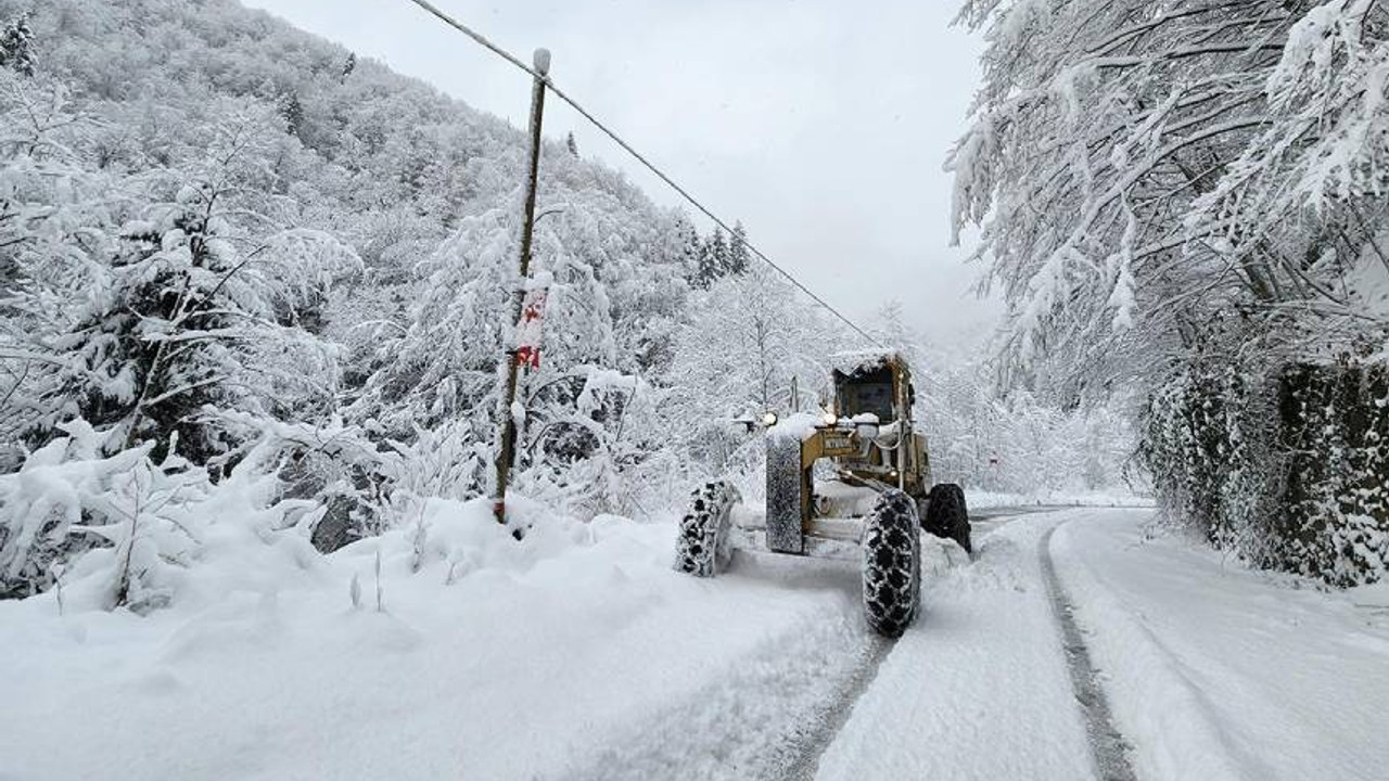 Bazı il ve ilçelerde yarın için eğitime bir gün ara verildi
