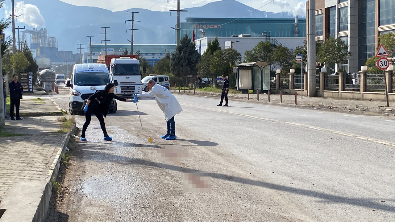 Kocaeli'nde yaya da sürücü de kararsız kalınca kaza yaşandı