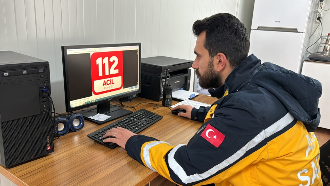 6 ŞUBAT DEPREMLERİNİN BİRİNCİ YILI - Enkazda kalan 112 görevlisi yarasına rağmen depremzedelerin yardımına koştu