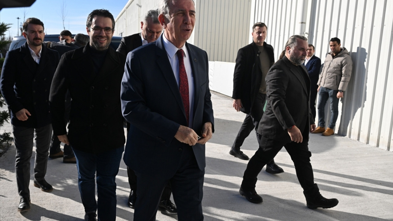 ABB Başkanı Yavaş, Atatürk Orman Çiftliği Dijital Hayvanat Bahçesi'ni ziyaret etti