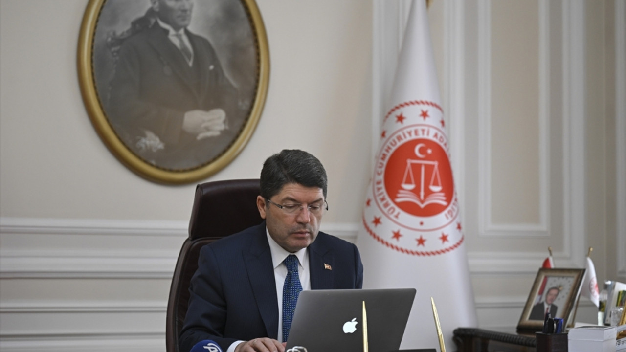 Adalet Bakanı Tunç, AA'nın "Yılın Kareleri" oylamasına katıldı:
