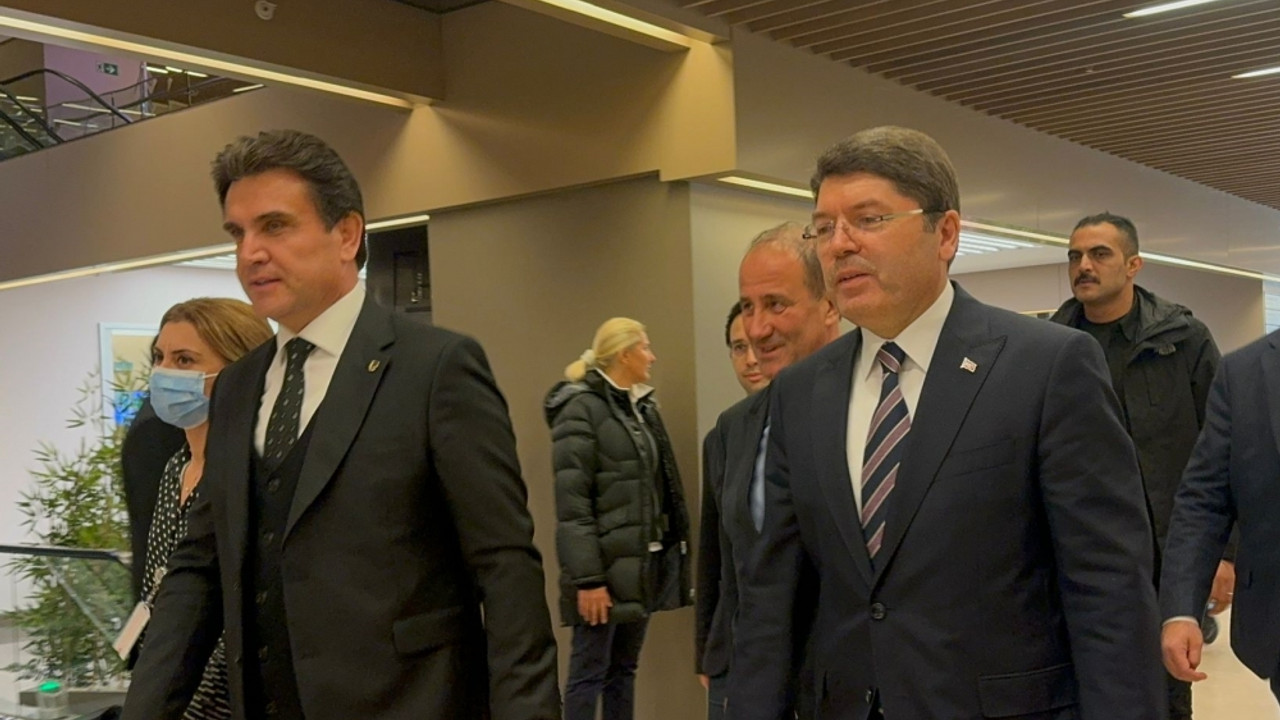 Adalet Bakanı Tunç, İstanbul Adliyesine yönelik terör saldırısında yaralanan polisleri ziyaret etti