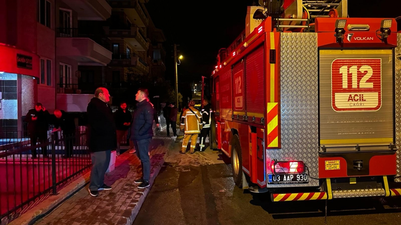 Afyonkarahisar'da bir apartmanda çıkan yangında 10 kişi dumandan etkilendi