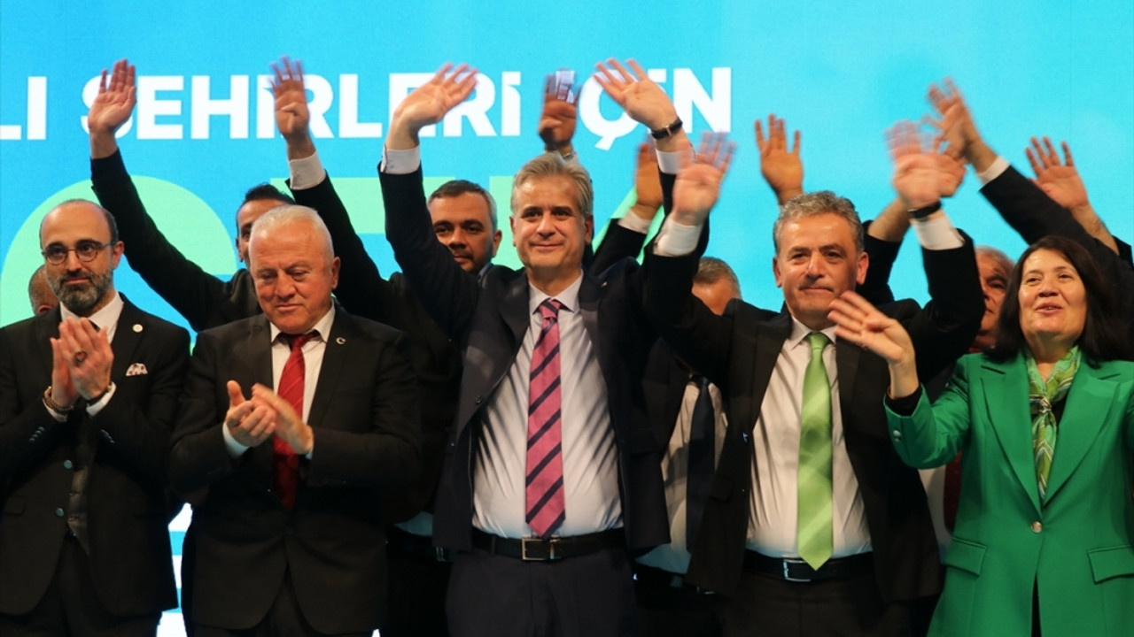 AK Parti Genel Başkan Yardımcısı Yalçın, Burdur'da aday tanıtım toplantısında konuştu: