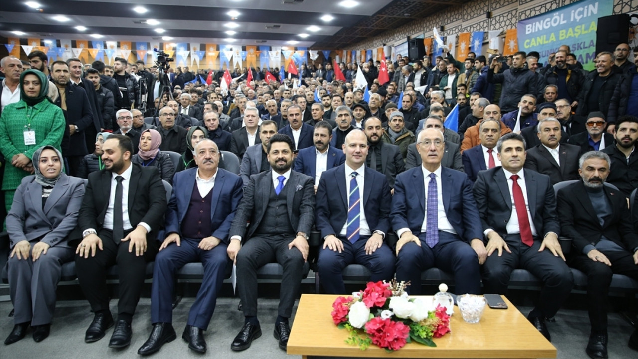 AK Parti'nin Bingöl ilçe ve belde belediye başkan adayları tanıtıldı