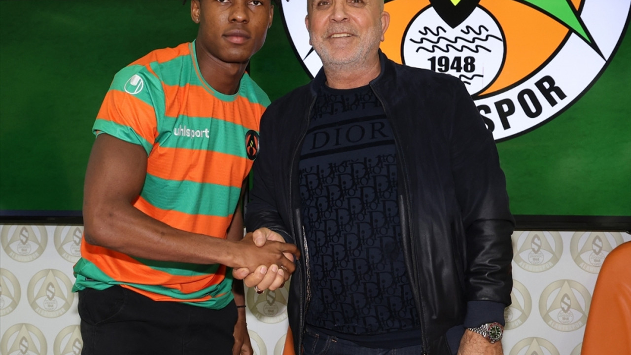 Alanyaspor, Nijeryalı Akinlosotu'yu kadrosuna kattı