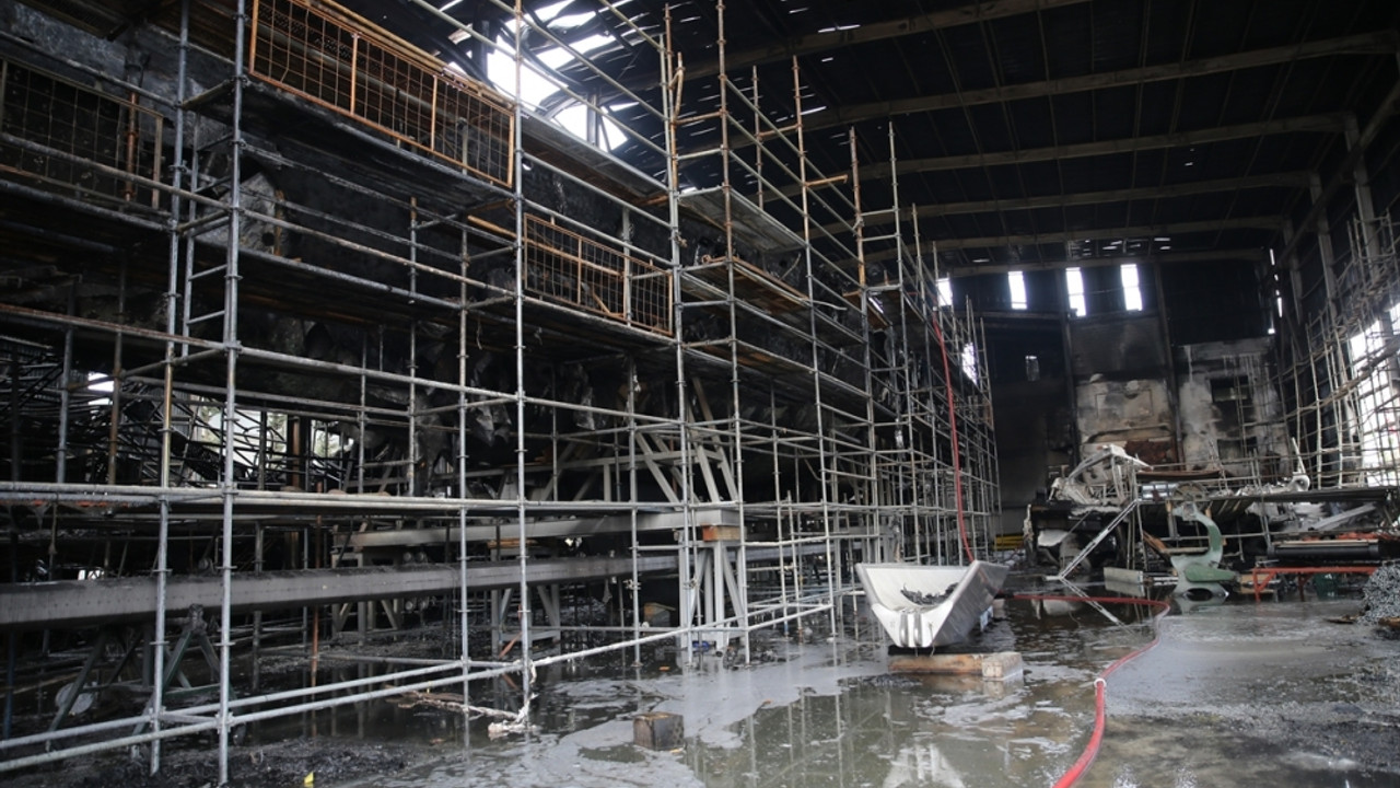 Antalya'da tersanede çıkan yangın söndürüldü