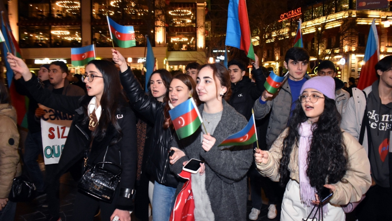 Azerbaycan'da İlham Aliyev'in cumhurbaşkanı seçimindeki zaferi kutlanıyor