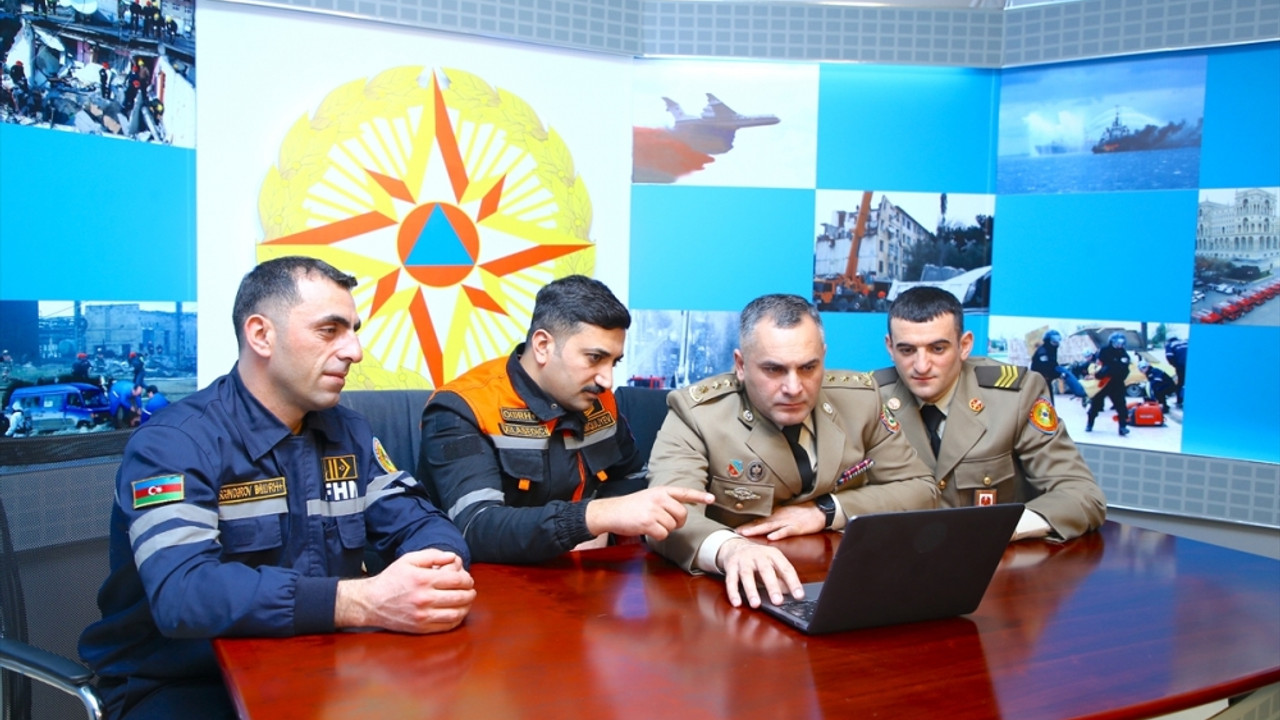 Azerbaycan'dan depremde Türkiye'nin yardımına koşan ekip, AA'nın "Yılın Kareleri" oylamasına katıldı