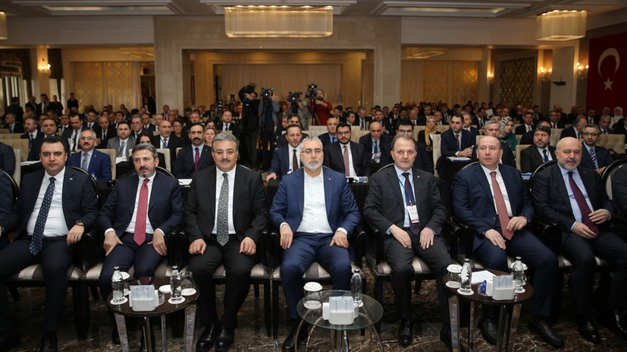 Bakan Işıkhan, SGK ve İŞKUR İl Müdürleri İstişare Toplantısı'nda konuştu: