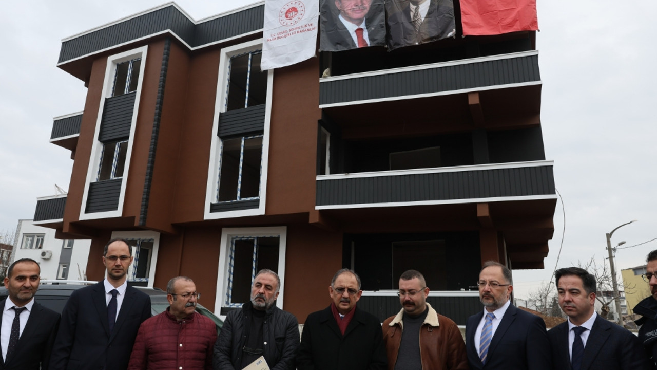 Bakan Özhaseki, Adıyaman'da "Yerinde Dönüşüm Projesi"yle yapılan evi ziyaret etti: