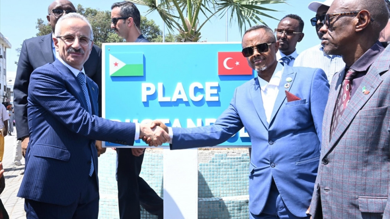 Bakan Uraloğlu, Cibuti'deki İstanbul Meydanı'nın açılışını yaptı