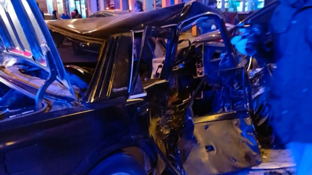 Balıkesir'de 2 otomobilin çarpıştığı kazada 1 kişi öldü