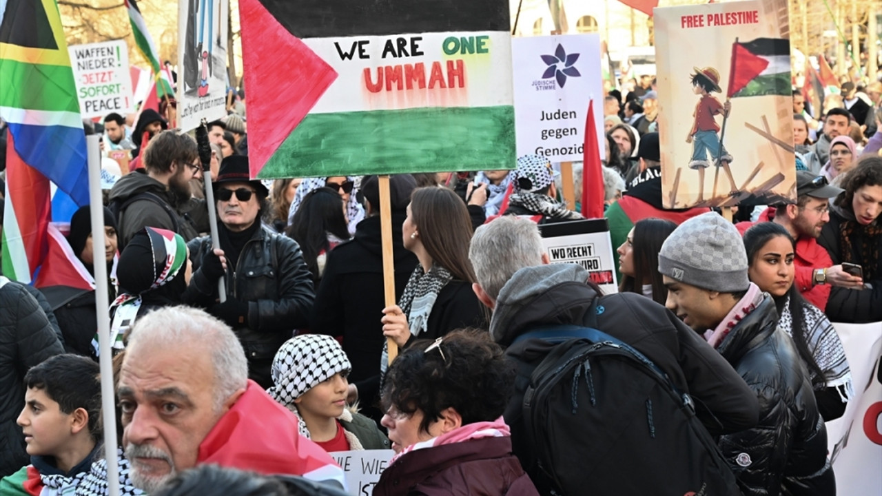 Berlin’de Filistin’e destek gösterisi düzenlendi