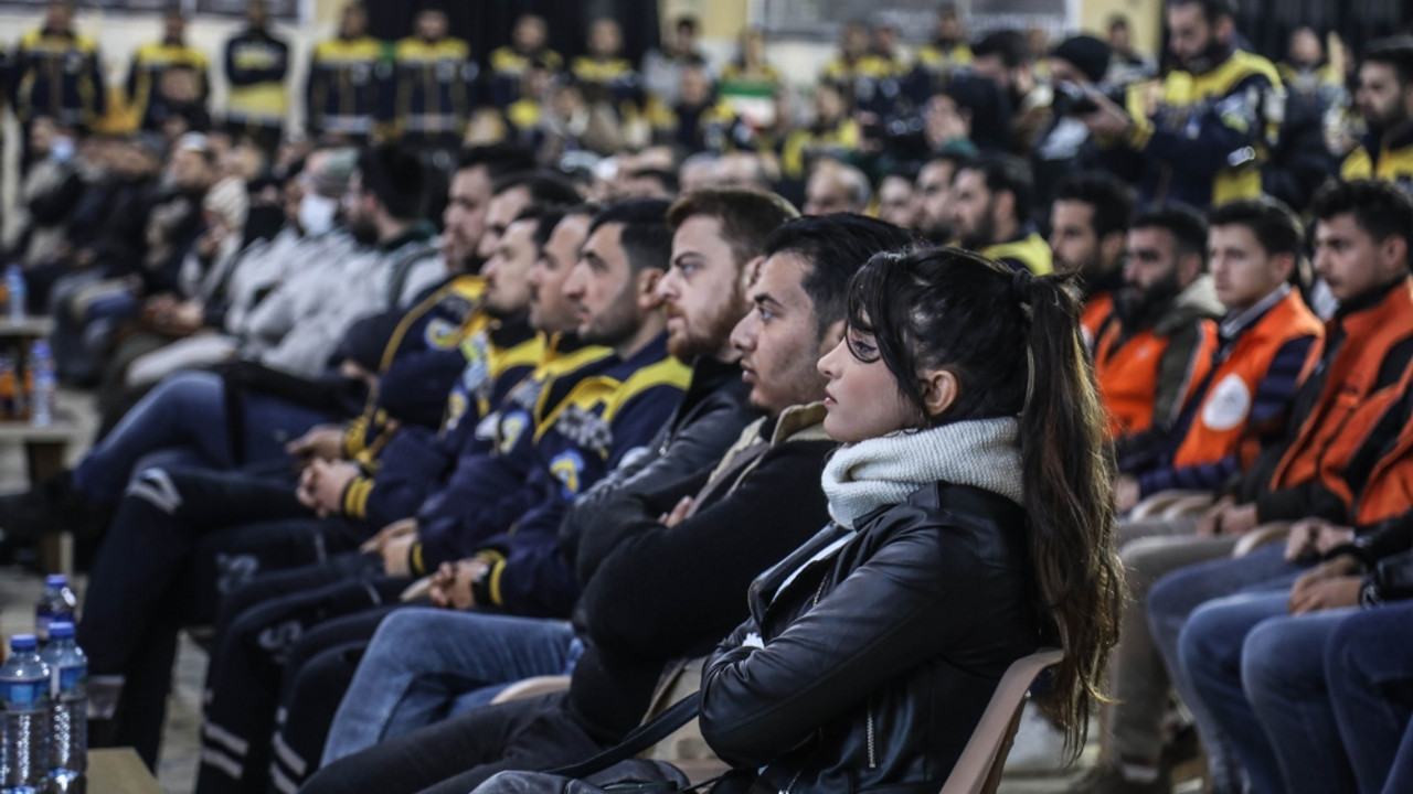 Beyaz Baretliler'den, Afrin'de depremde hayatını kaybedenlerin anısına resim sergisi