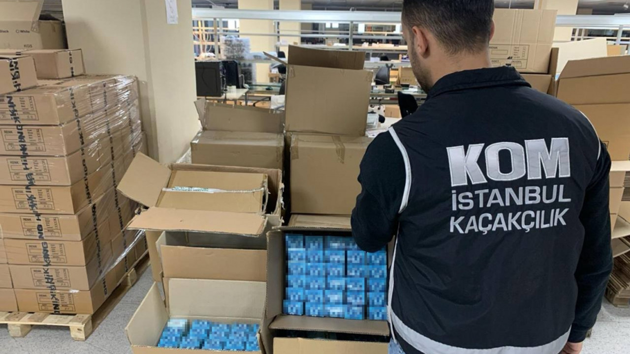 Beylikdüzü'nde kaçakçılık operasyonunda 18 bin 325 cep telefonu ele geçirildi