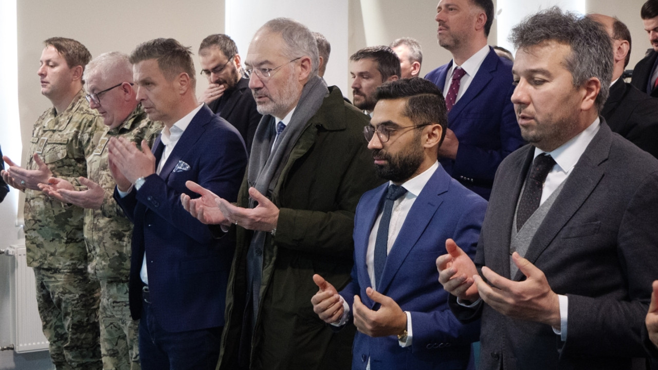 Bosna Hersek'te, Kahramanmaraş merkezli depremlerde hayatını kaybedenler törenle anıldı
