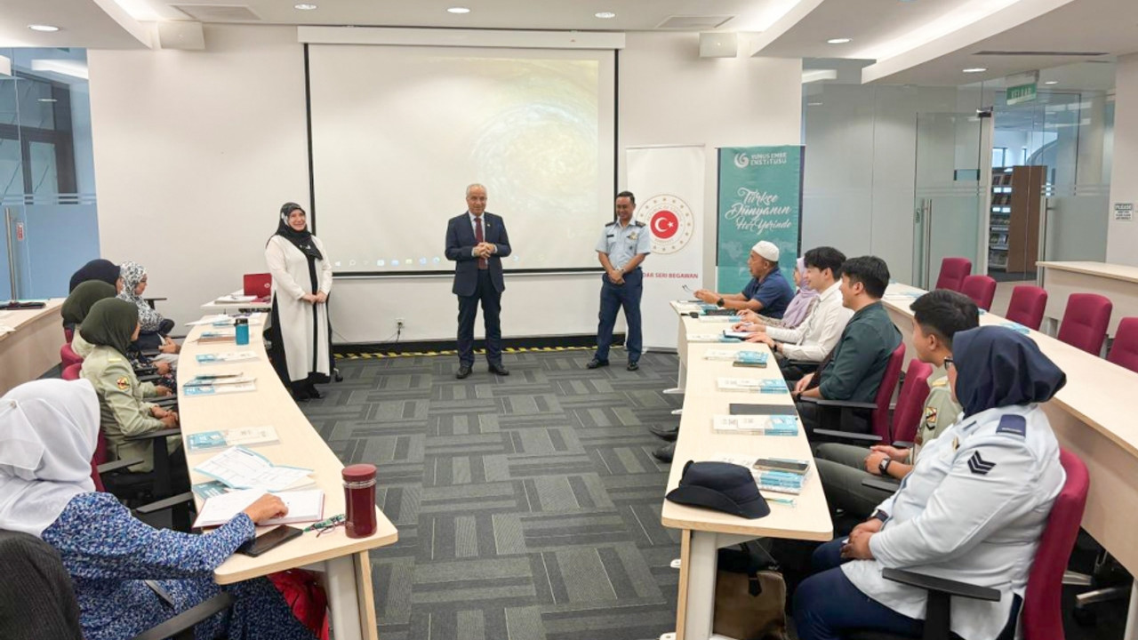 Brunei'de Savunma Bakanlığı yetkililerine yönelik Türkçe dil kursu düzenlendi