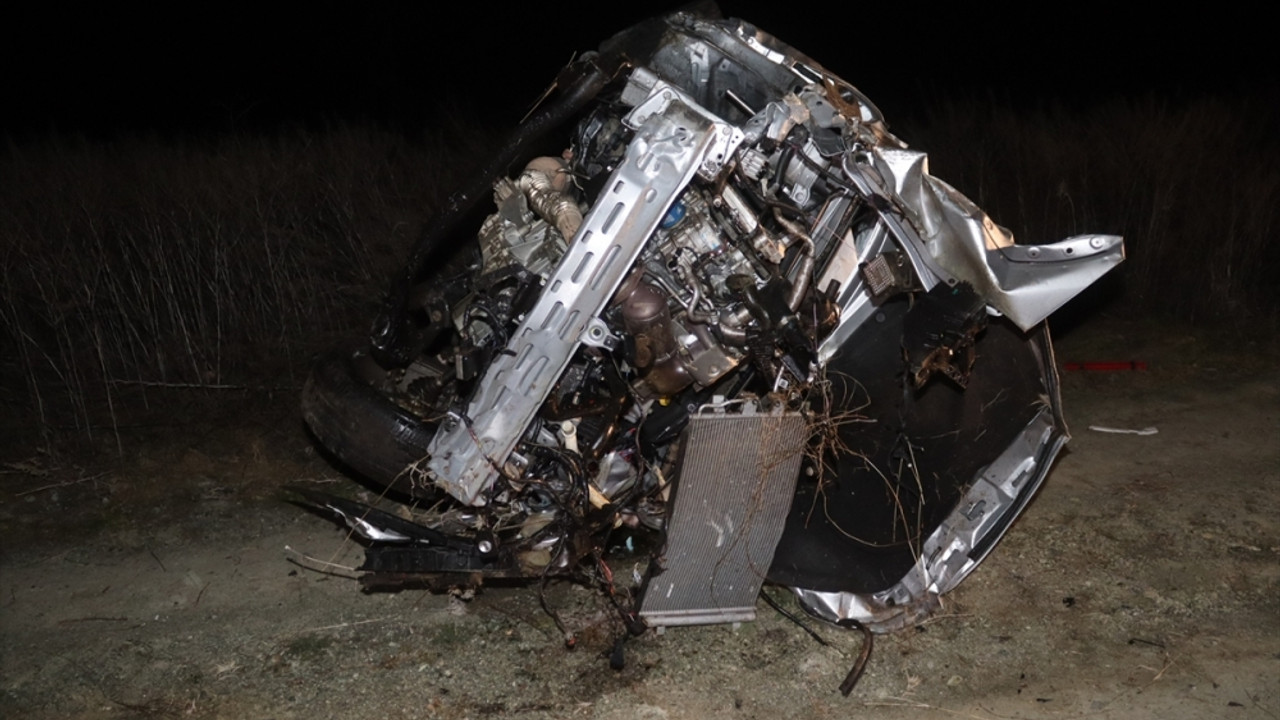 Burdur'daki trafik kazasında 2 kişi hayatını kaybetti, 1 kişi yaralandı