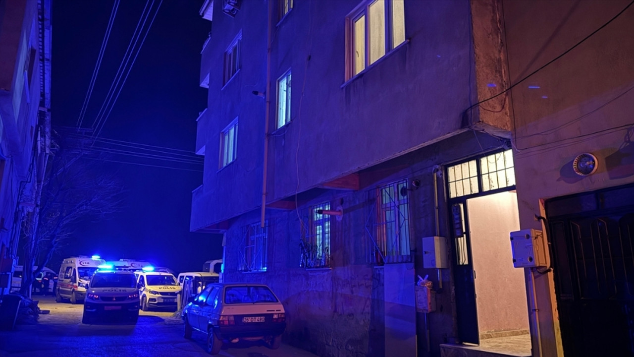 Bursa'da bir kişi anne babasını ve kardeşini öldürdü